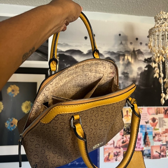 Guess Handbag - Picture 6 of 6